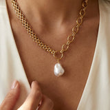 Aurora Pearl Necklace Gold