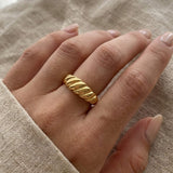 Croissant Ring Gold