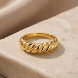 Croissant Ring Gold