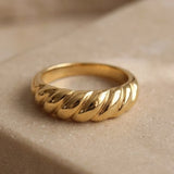 Croissant Ring Gold