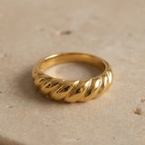 Croissant Ring Gold