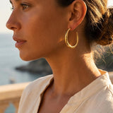 Modern Curved Creolen Gold