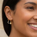 Boucles d'oreilles créoles lune et étoile classiques en or