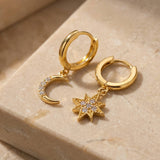 Boucles d'oreilles créoles lune et étoile classiques en or