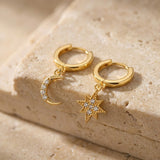 Boucles d'oreilles créoles lune et étoile classiques en or