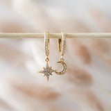Boucles d'Oreilles Créoles Lune &amp; Étoile "Zircone" Or