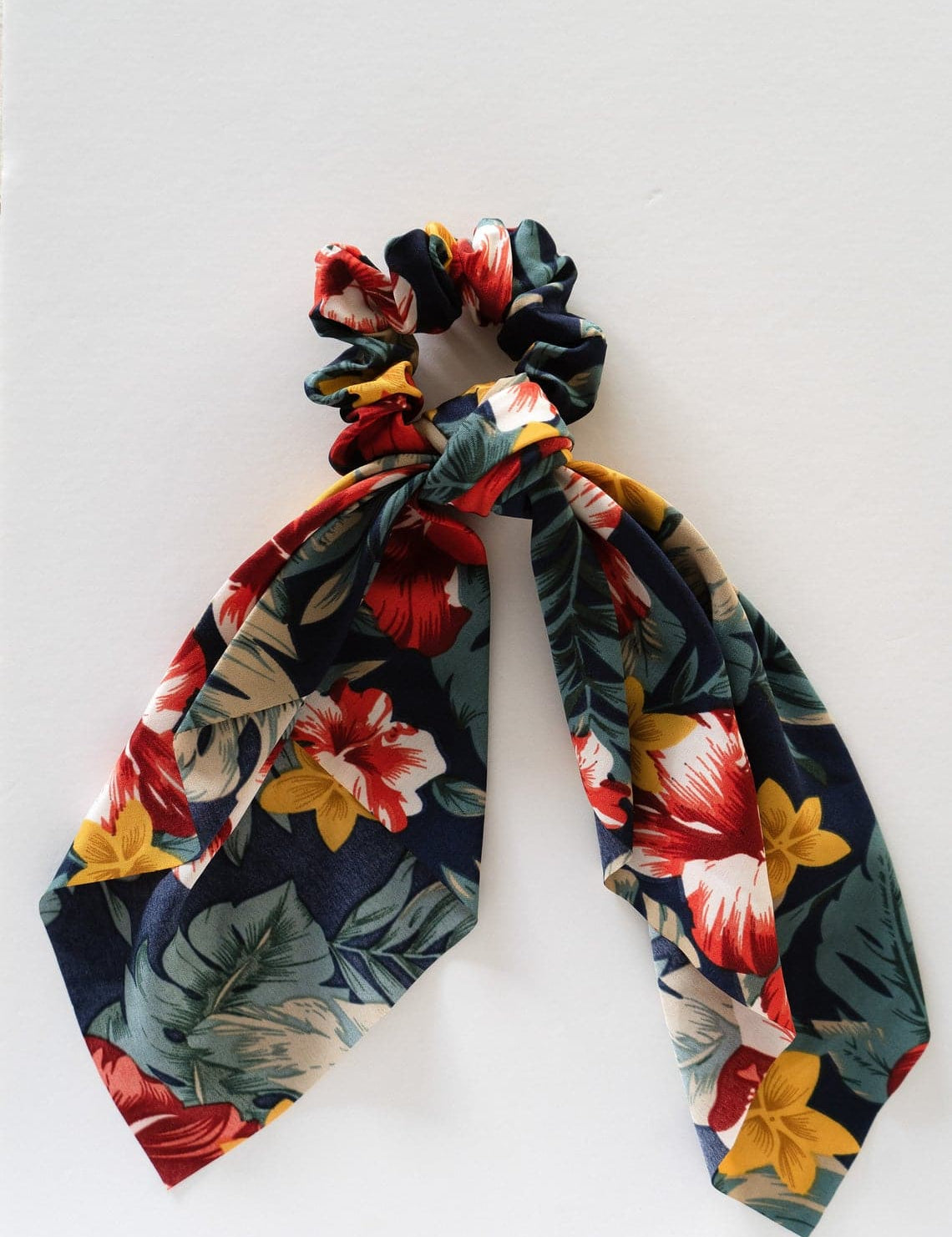 Chouchou avec détail en tissu Tropical