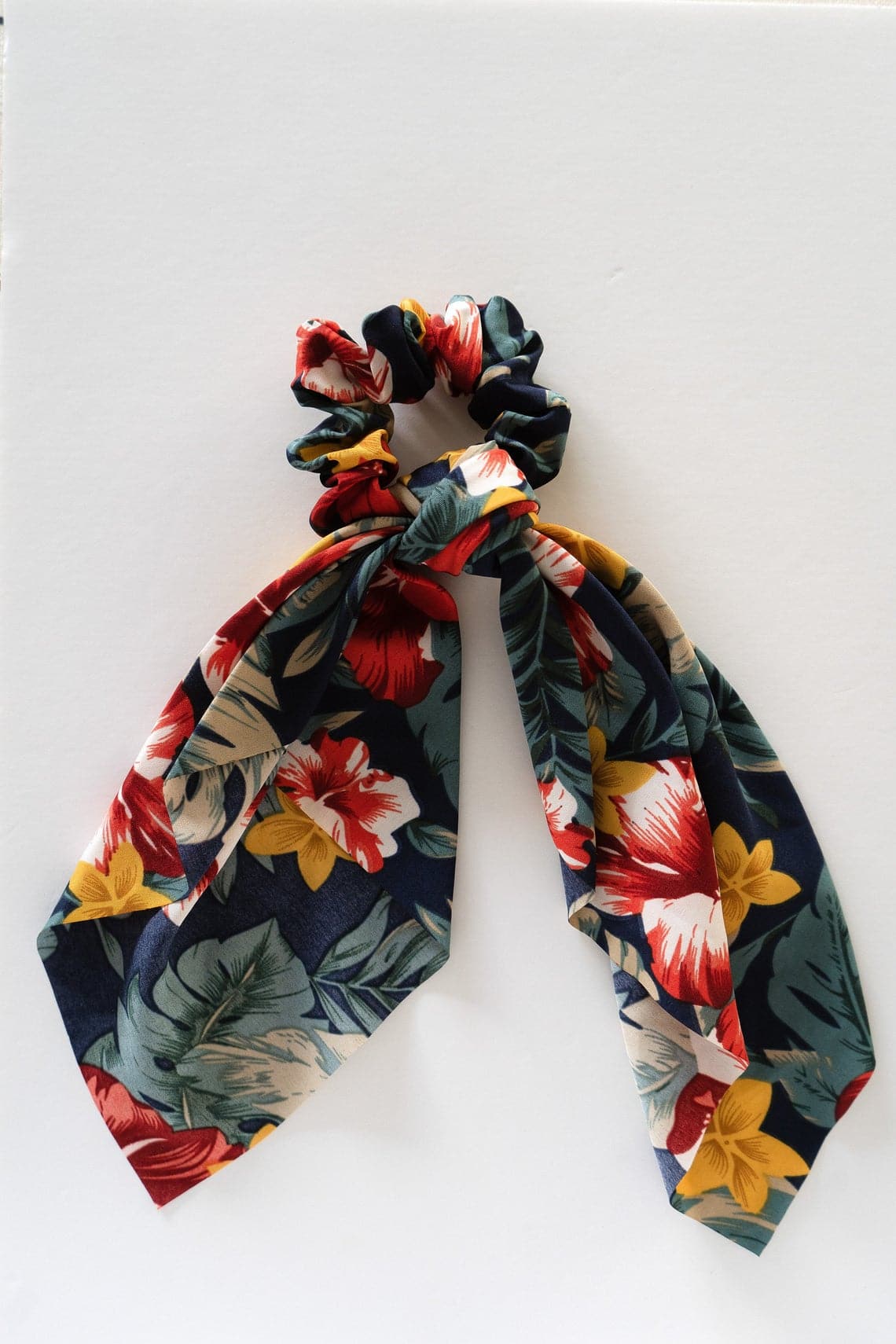 Chouchou avec détail foulard "Tropical"