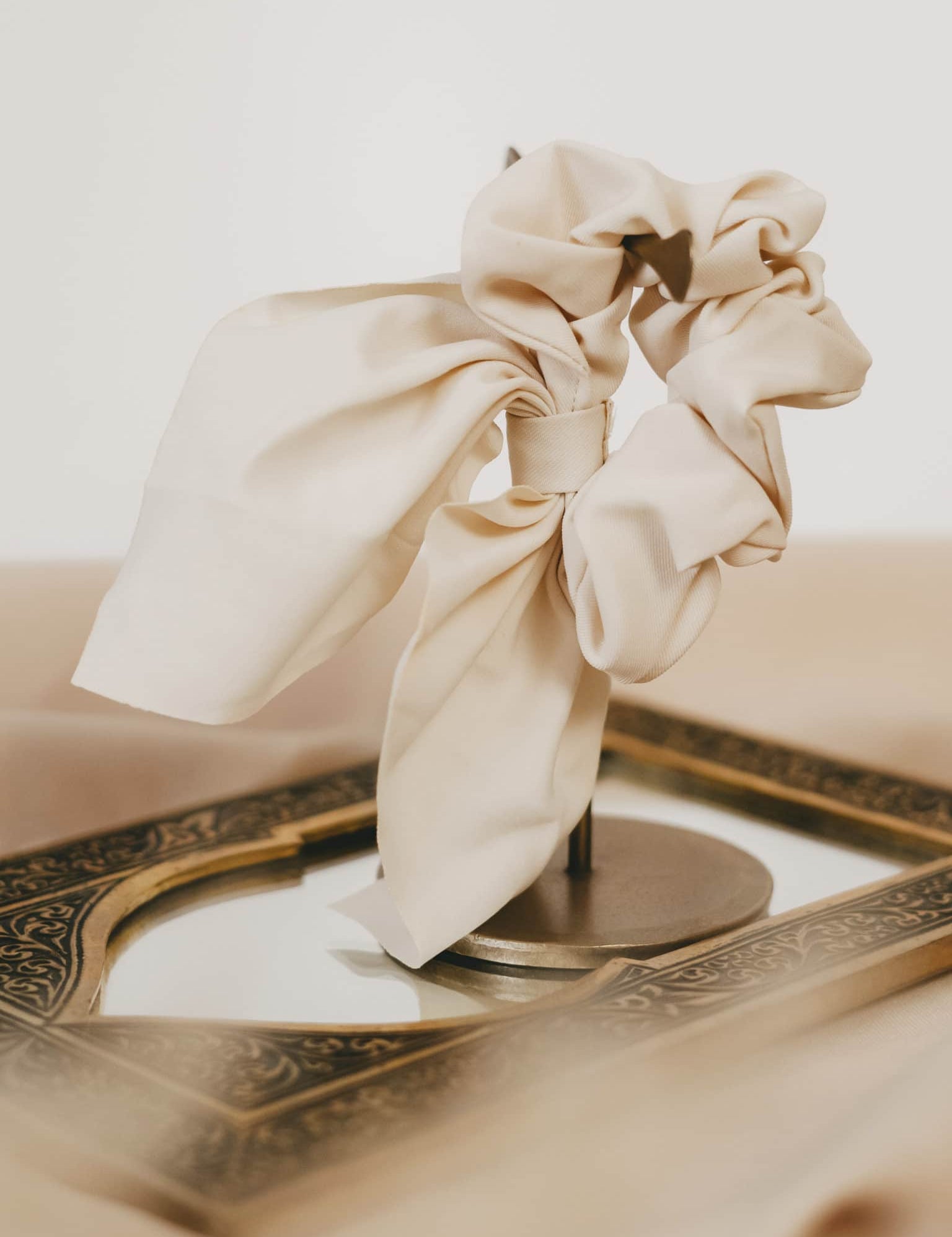 Mini chouchou avec nœud mono